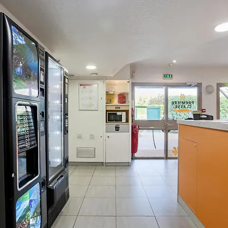 Première Classe Gatines Hotel