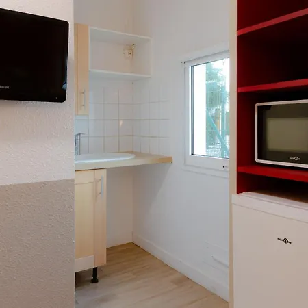 Premiere Classe Gatines 2* Plaisir