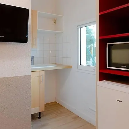 Premiere Classe Gatines Hotel 2*
